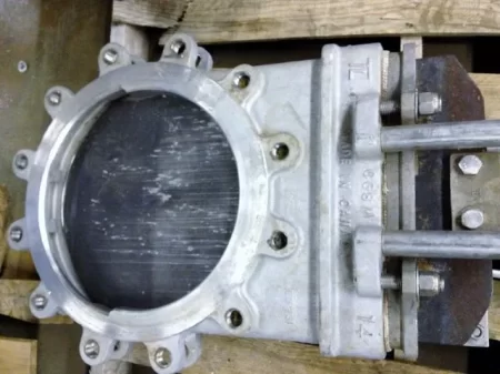 TL knife gate valve with actuator size 14″