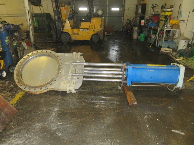 Trueline TL 30″ knife gate valve with actuator