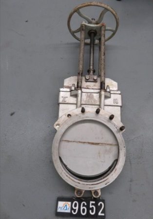 TL 18″ knife gate valve, Hand Wheel Operated