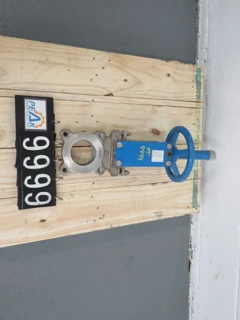 Orbinox 3″-150 knife gate valve, hand wheel operated