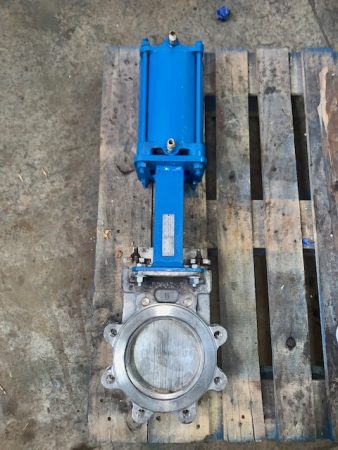 Dezurik 6″ -150 knife gate valve with pneumatic actuator