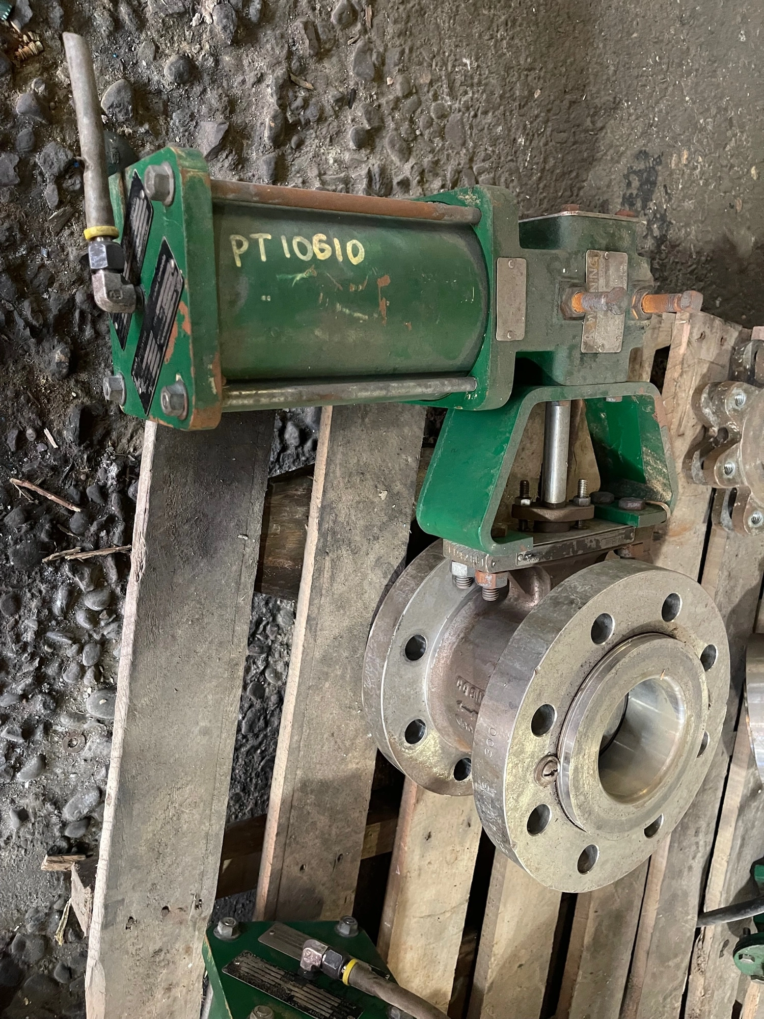 Fisher 4″ V300 V-Ball Control Valve