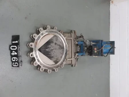 Trueline TL 18″-150 knife gate valve with pneumatic actuator V-Port