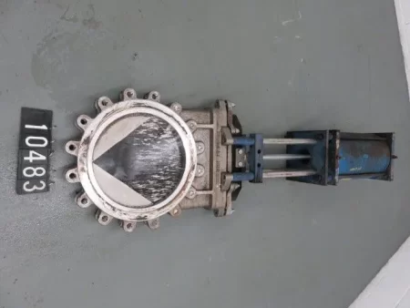 Trueline TL 18″-150 knife gate valve with pneumatic actuator V-Port