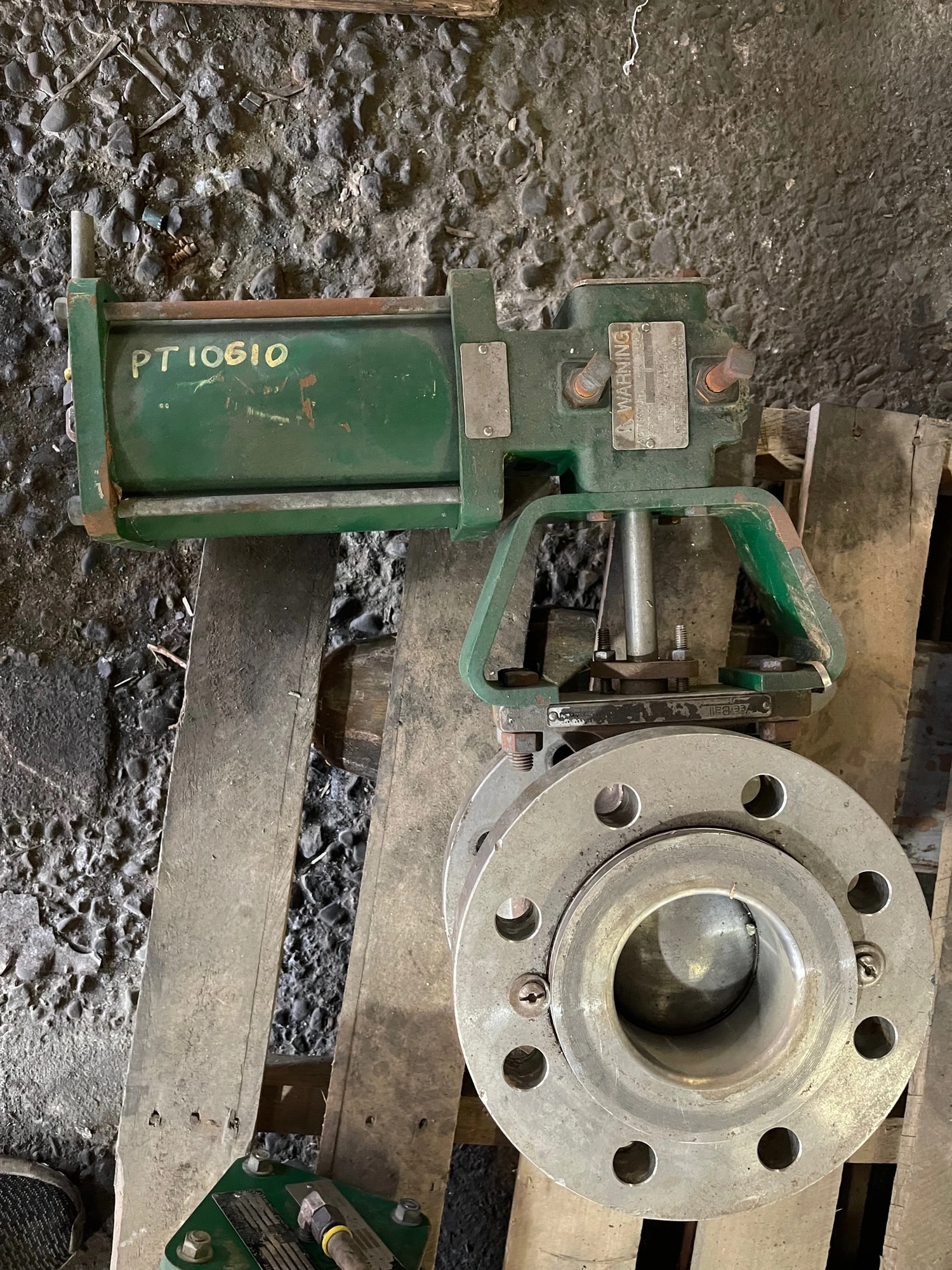 Fisher 4″ V300 V-Ball Control Valve