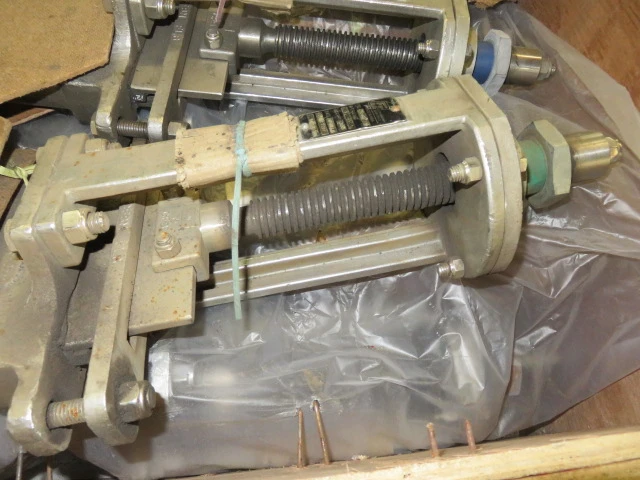 Flow Control Components FCC 6″ -150# Knife Gate Hand Wheel Operated ; Unused Condition