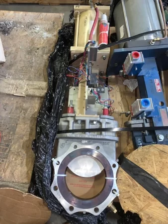 8″ United Conveyor Knife Gate Valve, Air Operated, New Storeroom Spare