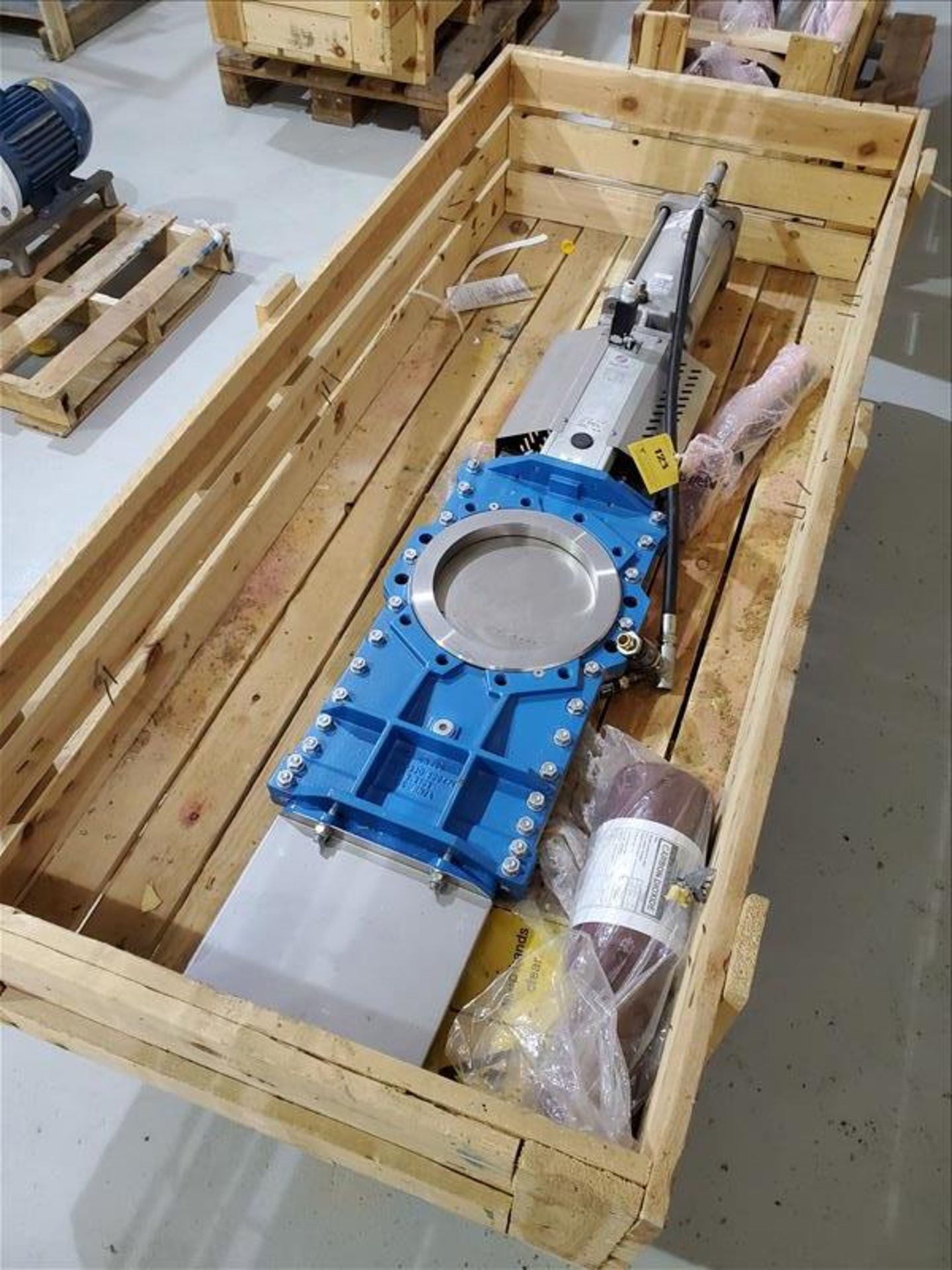 10″ Through Port Stafsjo 316 stainless pneumatic gate valve, model HGL025UOOY50, s/n 93632